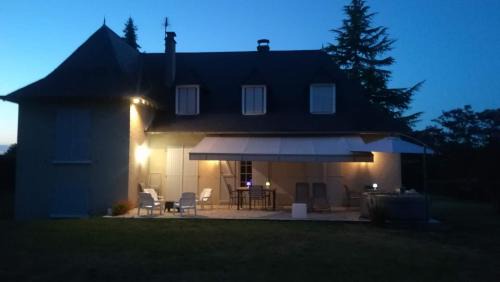 Saint-Armou Villa | Cosy Pivoine - Magnifique villa sur 3000 m2 arboré avec jacuzzi