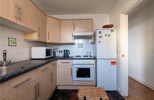 Gillingham House | Cosy Retreat - SmartTV and Wi-Fi