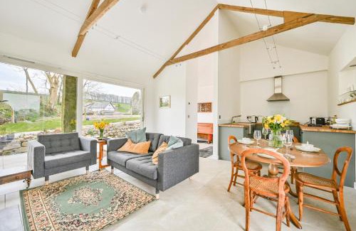 Tavistock House | Cosy Rural Barn with Private Garden & Forest - The Cart Barn