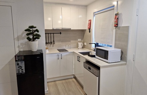 Taylor Apartment | Cosy Secure Comfortable clean affordable Pet friendly in Gunghalin Town centre