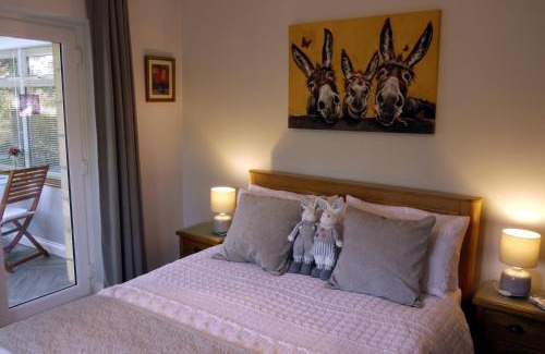 Cirencester House | Cosy Stone Cottage, The Bungalow Perrotts Brook