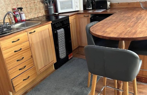 Taynuilt Apartment | Cosy studio Flat in the Scenic Lochside village of Dalavich