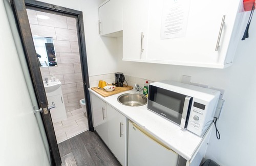 Selly Oak Apartment | Cosy studio next to UOB and 10 mins from City!