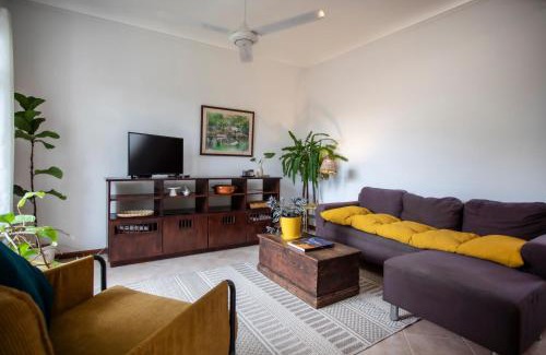 Tamarin House | Cosy & Stylish Cottage - Central Tamarin