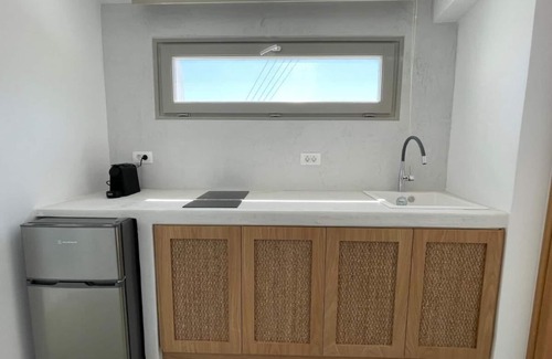 Episkopi Gonias House | Cosy suite with heated jacuzzi and view