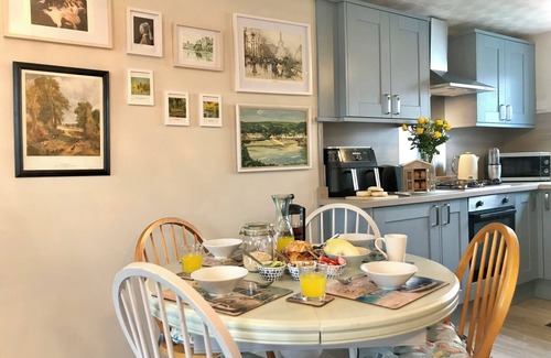 Pembroke House | Cosy townhouse in heart of Pembroke. Sleeps 4, pet-friendly!
