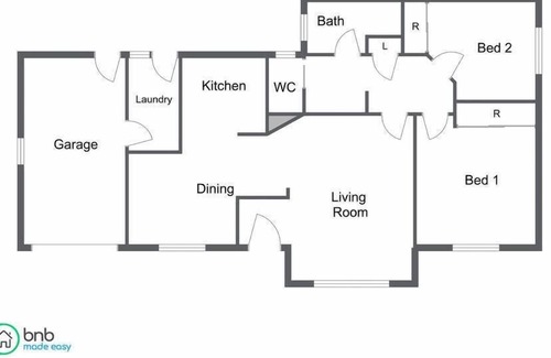 Orange Villa | Cosy Villa on McLachlan - Neat & Tidy, Walk to CBD