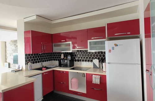 Kusadasi City Centre Apartment | Cosy Waterfront apartment in the city center with sea view