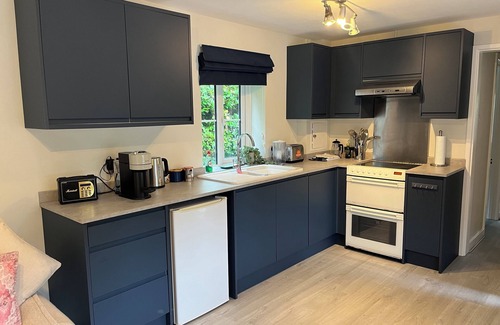 Ashford Hill Cottage | Cosy & well located cottage in beautiful countryside. Pet friendly.