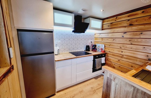 Floyon Cottage | Cosy Wooden Chalet with Terrace, Secure Pond, and Outdoor Spa in the Heart of Avesnois
