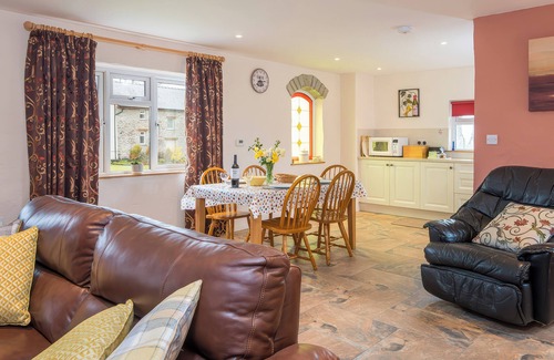 Newcastle Emlyn Cottage | COTHI COTTAGE, pet friendly, luxury holiday cottage in Cenarth