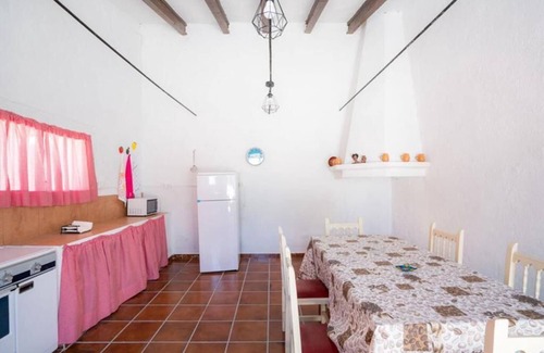 Domingo Perez de Granada House | Cotilfar Cottage with Outdoor Pool