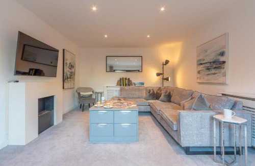 Enstone House | Cotswold holiday let with hot tub - The Old Garage