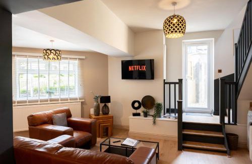 Stroud House | Cotswold's Stroud-Large 5 Bedroom House-Pool Table-Sleeps 10