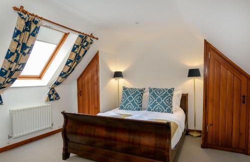 Enstone House | Cotswolds Barn Near Soho Farmhouse & Daylesford