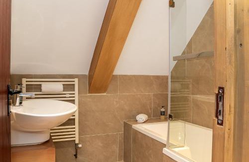 Enstone House | Cotswolds Barn Near Soho Farmhouse & Daylesford