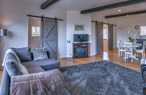 Talent Apartment | Cottage 1 offers a king-sized bed, dining area, full kitchen, hot tub.