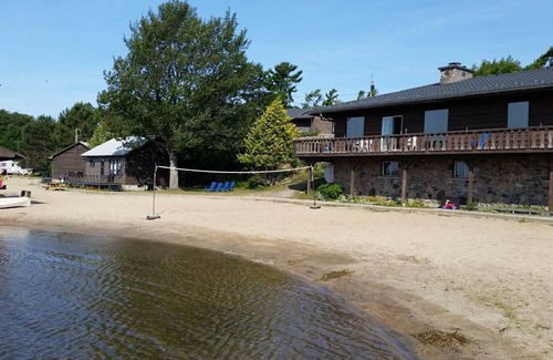 Carling Cabin | Cottage #11 - 2 Bedroom Katawoda Cottages