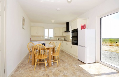 Clifden Cottage | Cottage 311 Clifden - sleeps 5 guests in 3 bedrooms