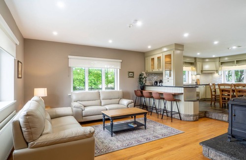 Carna Cottage | Cottage 378 - Carna - sleeps 10 guests in 5 bedrooms
