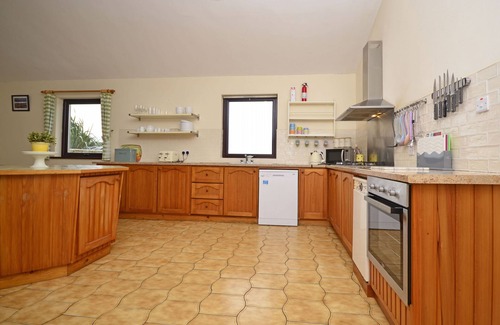 Omey Island Cottage | Cottage 383 - Claddaghduff - sleeps 8 guests in 4 bedrooms