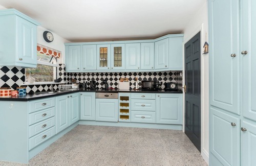 Clifden Cottage | Cottage 439 - Clifden - sleeps 8 guests in 4 bedrooms