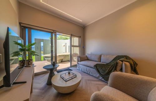 Simondium Ski Chalet | Cottage 5 - Leo Sky Farm