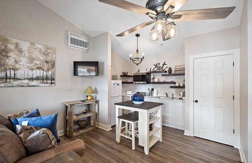 Ridgeland Cottage | Cottage 6 - Hooty's Place