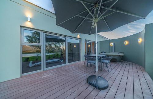 Simondium Ski Chalet | Cottage 6 - Leo Sky Farm