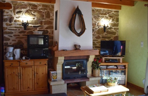 Bonnac Cottage | Cottage 'Au Bon Accueil' with Mountain View, Private Pool and Wi-Fi