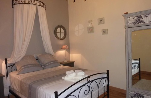 Gemozac House | cottage beautiful night: The Comptoir des Ecoliers