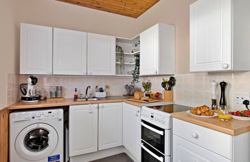 Avoch House | Cottage by Moray Firth with Stunning Views