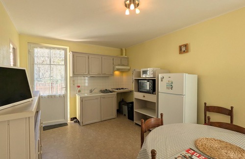 Ceaulmont Cottage | Cottage by the Creuse River with Private Garden