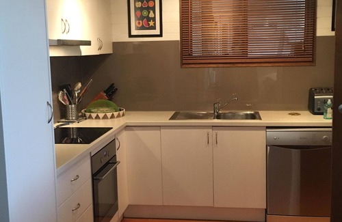 Curlewis House | Cottage by the sea and only an hour and a quarter from Melbourne.