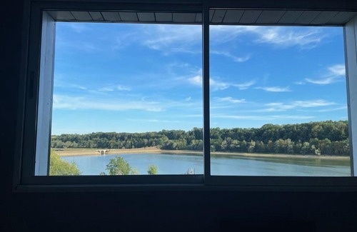 Changey House | Cottage chaleureux avec vue sur lac