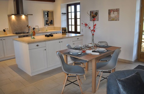 Sainte-Foy-de-Longas Cottage | Cottage for 4 people