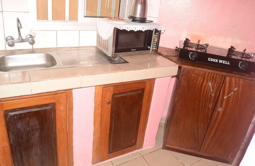 Kribi Cottage | Cottage for 2 Lounge + Kitchen B&B