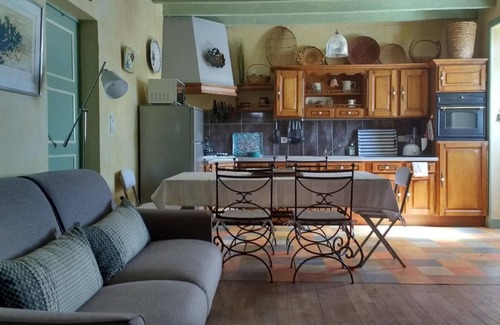 Saint-Cirgues-de-Malbert House | Cottage in Auvergne near Puy Mary