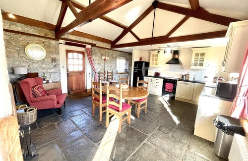Llancarfan Cottage | Cottage + Hot Tub/gym outskirts Cardiff/Cowbridge, stunning rural location
