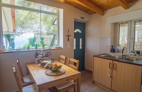 Lefkada Cottage | Cottage house with terrace & sea view, only 3' away from the beach