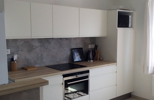 Les Marets House | Cottage in 8 ha park with lake, toys/swing set/ping pong . Paris 80km