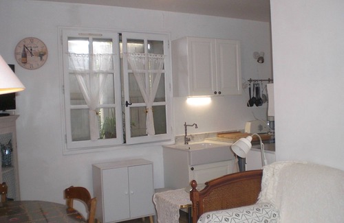Beraut Apartment | Cottage in a farm with swimming pool located in a Park with century-old cedars.
