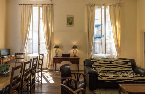 Chalais House | Cottage in Chaleix near Forest & Lake
