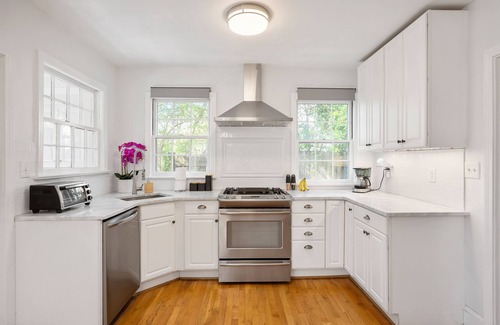 Raleigh House | Cottage in Heart of Five Points - Pet Friendly!