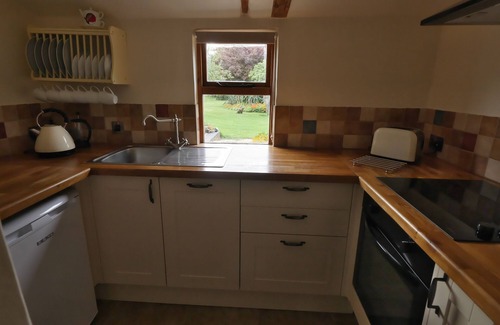 North Marston Cottage | Cottage In Rural Village Location Near Aylesbury & Milton Keynes With 65" TV