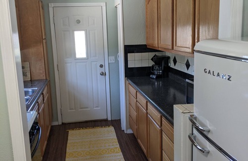 Syracuse Cottage | Cottage in Syracuse - 3 min walk to Lake Wawasee and access to Lake Papakeechie