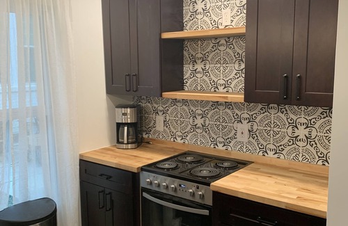 Chatham Crescent House | Cottage in the Heart of Savannah. Minutes from downtown & Tybee Island
