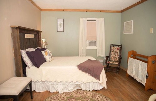Sweet Valley Bed & Breakfast | Cottage in the Woods- " Robin's Nest"- 2mi. from Ricketts Glen falls trailhead