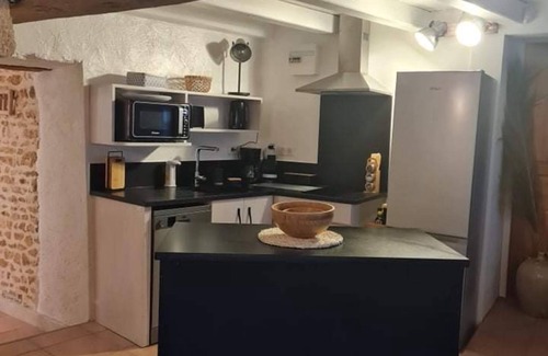 Taillant House | Cottage 'L'aronde Gites' with Private Terrace, Private Garden and Wi-Fi