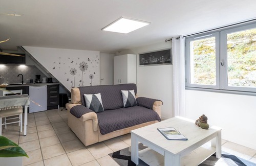 Aubas House | Cottage 'Les Gaps En Périgord Noir' with Shared Pool, Terrace and Private Garden
